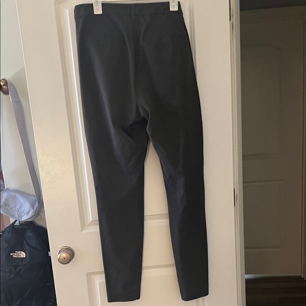 Old Navy Women's Dark Gray Skinny Jeans - Picture 3 of 3